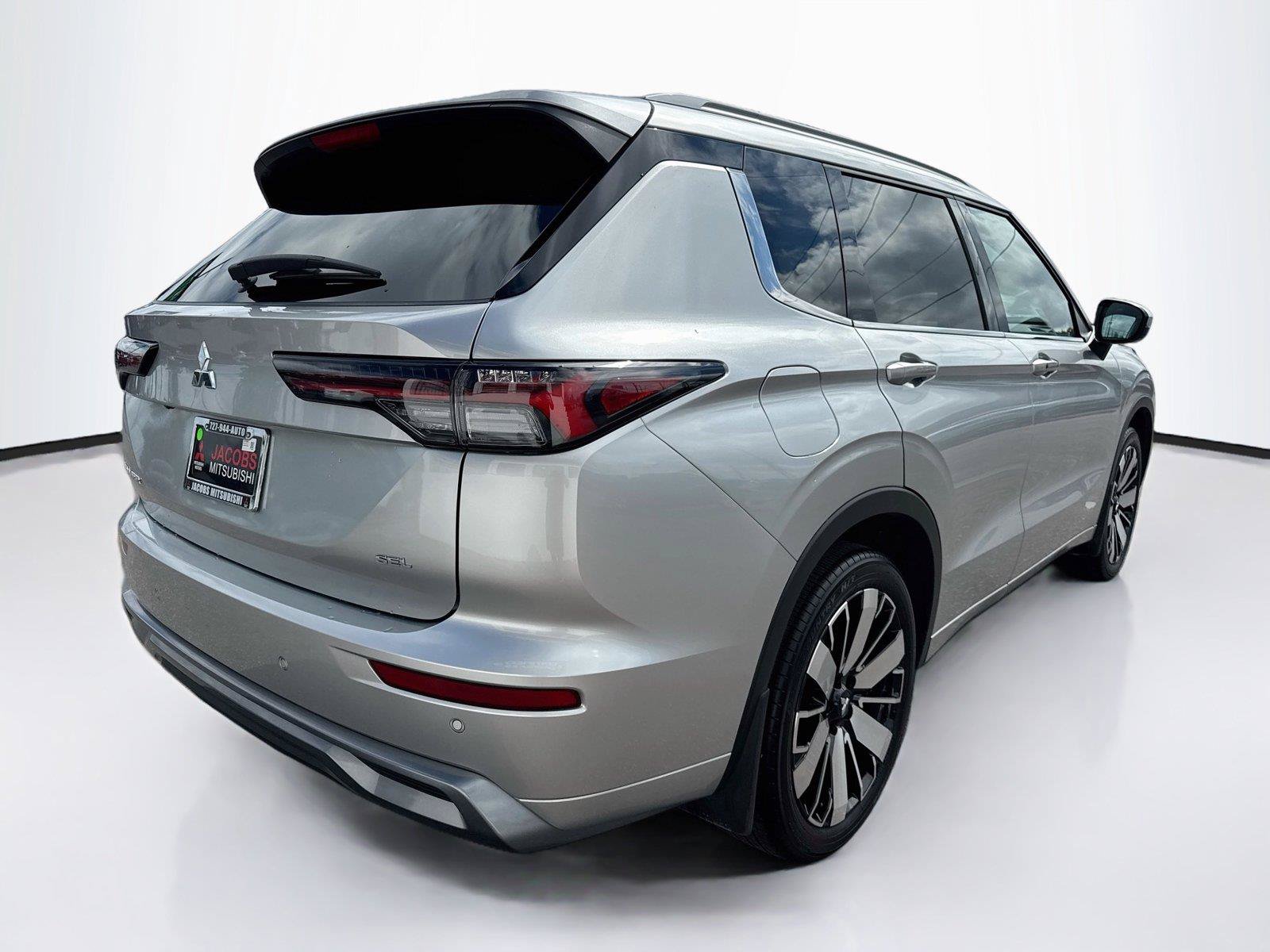 Used 2026 Mitsubishi Outlander SEL FWD image 5