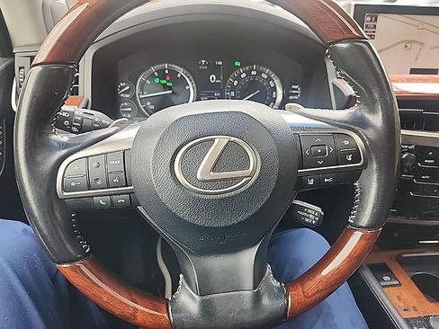 Used 2019 Lexus LX 570 4WD w/ Luxury Package image 7