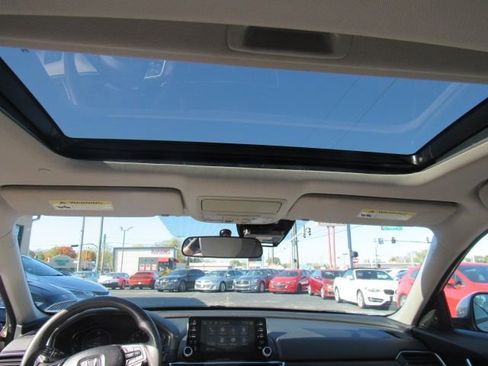 Used 2018 Honda Accord EX image 10