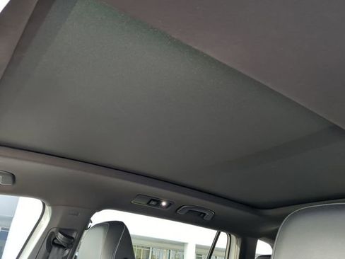 Certified 2023 Volkswagen Tiguan SE R-Line image 20