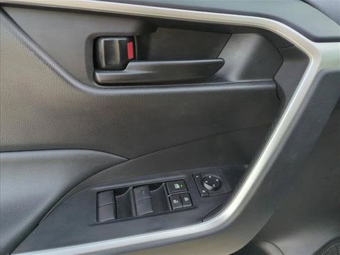 Used 2023 Toyota RAV4 LE FWD image 10