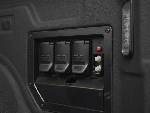 Used 2025 GMC Sierra EV Denali image 11