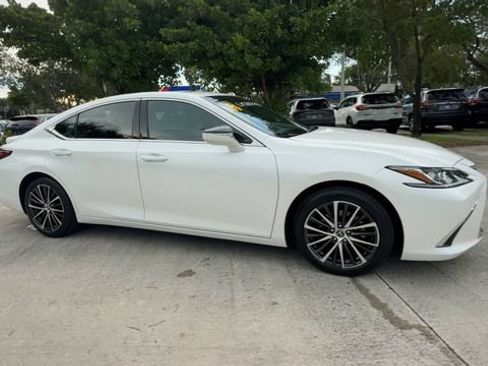 Certified 2024 Lexus ES 300h w/ Premium Package FWD image 2