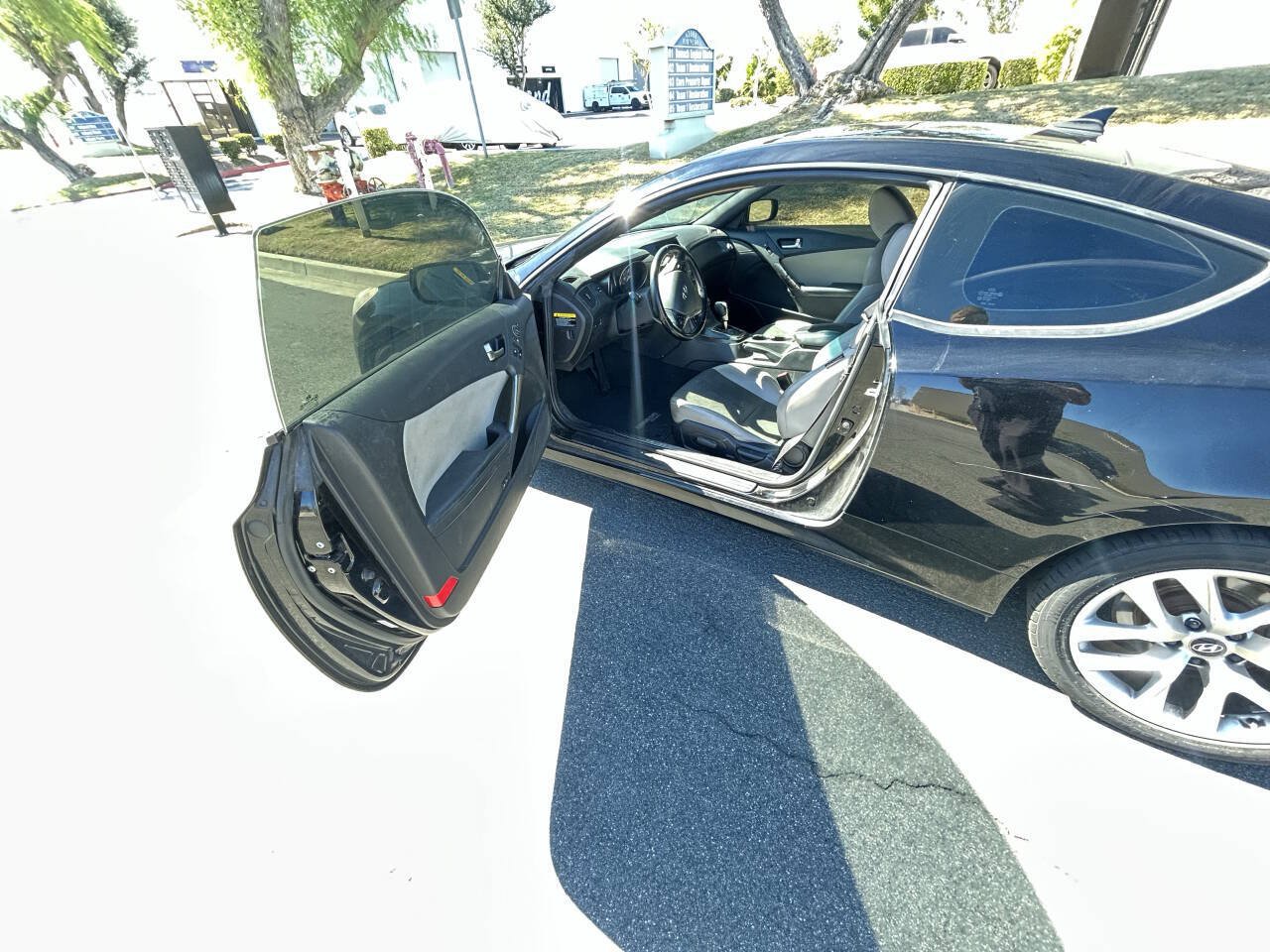 Used 2013 Hyundai Genesis 2.0T RWD image 5
