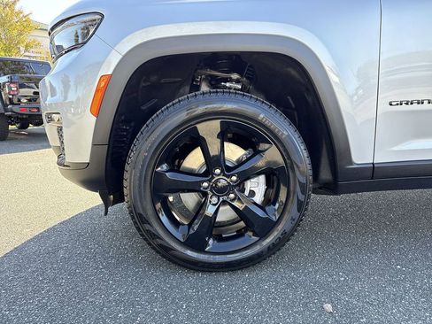 New 2025 Jeep Grand Cherokee L Limited w/ Black Appearance Package image 10