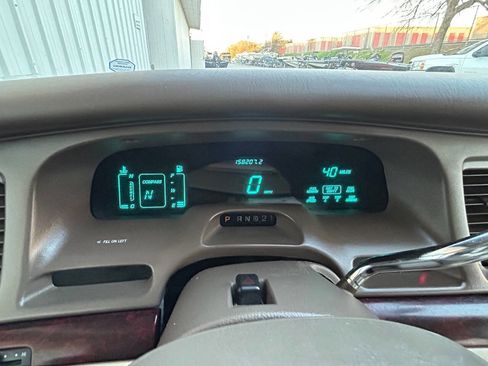 Used 1997 Lincoln Town Car Cartier image 9