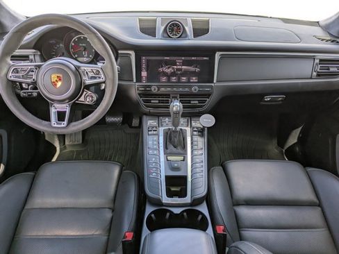 Used 2020 Porsche Macan Turbo image 16
