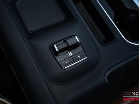 Used 2025 GMC Sierra 3500 Denali Ultimate image 27