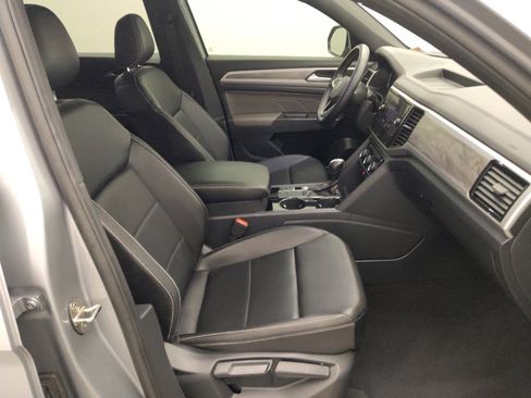 Used 2022 Volkswagen Atlas Cross Sport SE FWD image 21