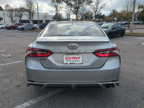 Certified 2022 Toyota Camry SE image 6