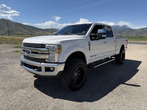 Used 2018 Ford F350 Lariat w/ Lariat Ultimate Package AWD/4WD image 3
