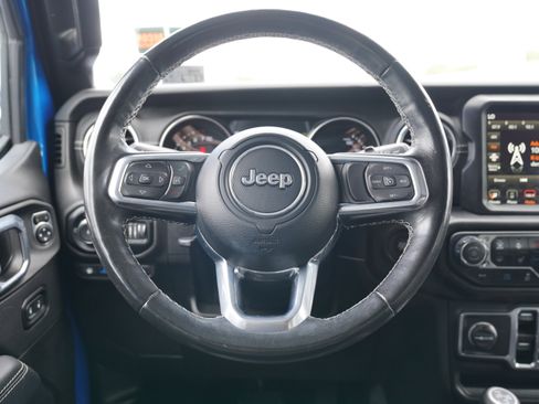 Used 2022 Jeep Wrangler Unlimited Sahara w/ Cold Weather Group AWD/4WD image 17