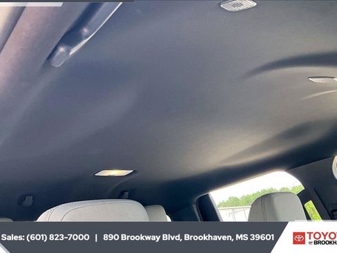Used 2025 Toyota Tacoma SR5 AWD/4WD image 16