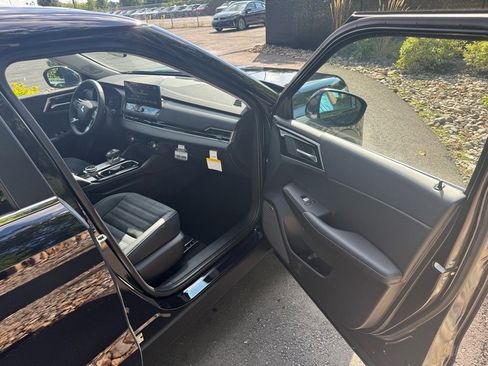 New 2025 Mitsubishi Outlander SE image 10