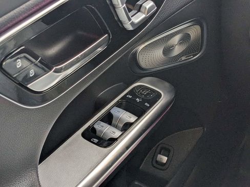 Used 2025 Mercedes-Benz GLC 300 image 21