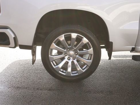 Used 2022 Chevrolet Silverado 1500 High Country w/ Technology Package image 12