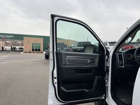 Used 2022 RAM 1500 Classic SLT AWD/4WD image 25