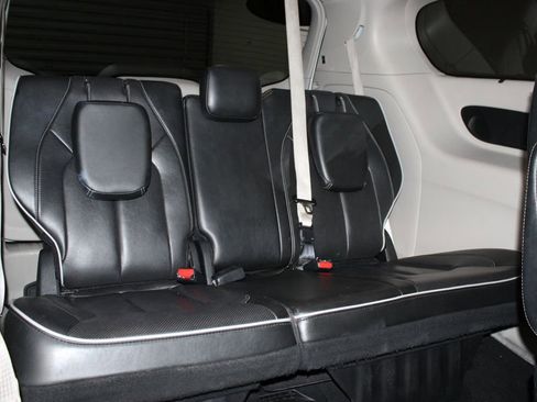 Used 2022 Chrysler Pacifica Limited image 34