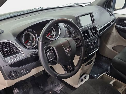 Used 2016 Dodge Grand Caravan SE image 16