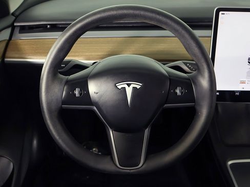 Used 2023 Tesla Model 3 Standard Range image 39
