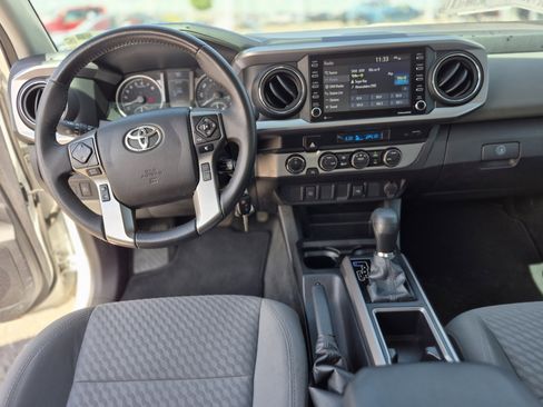 Used 2021 Toyota Tacoma SR5 AWD/4WD image 19