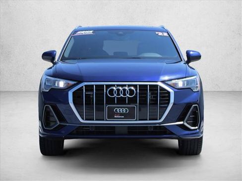 Used 2022 Audi Q3 2.0T Premium w/ Convenience Package AWD/4WD image 2