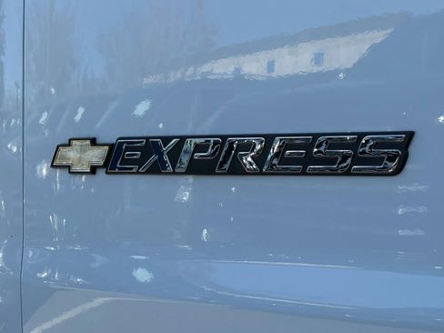 Used 2025 Chevrolet Express 2500 w/ Driver Convenience Package image 17
