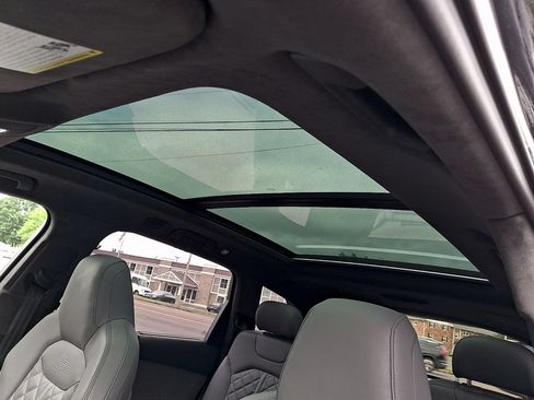 Used 2022 Audi SQ7 Prestige AWD/4WD image 15