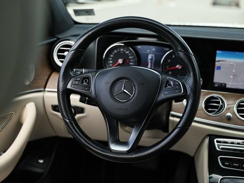 Used 2017 Mercedes-Benz E 400 4MATIC Wagon image 28