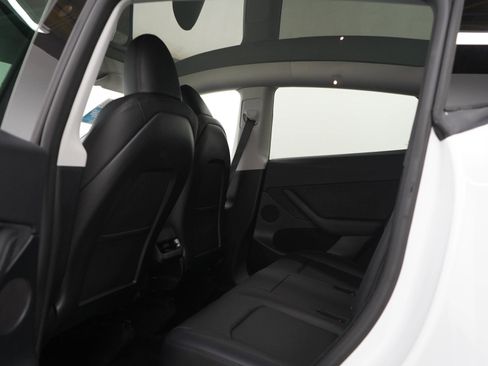 Used 2023 Tesla Model Y Long Range AWD/4WD image 18