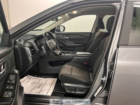 Used 2025 Nissan Rogue SV AWD/4WD image 26
