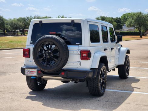 Used 2024 Jeep Wrangler Unlimited Sahara w/ Technology Group AWD/4WD image 6