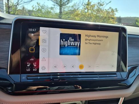 Used 2025 Volkswagen Atlas SEL image 14