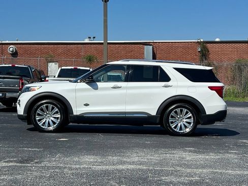 Used 2022 Ford Explorer King Ranch w/ Premium Technology Package RWD image 2