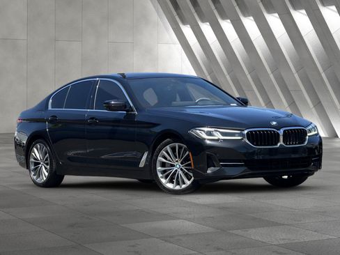 Used 2022 BMW 530i xDrive w/ Premium Package AWD/4WD image 2