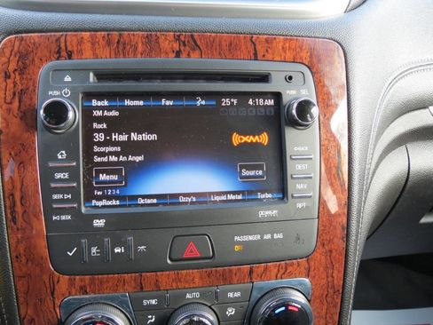 Used 2014 Chevrolet Traverse LT image 13