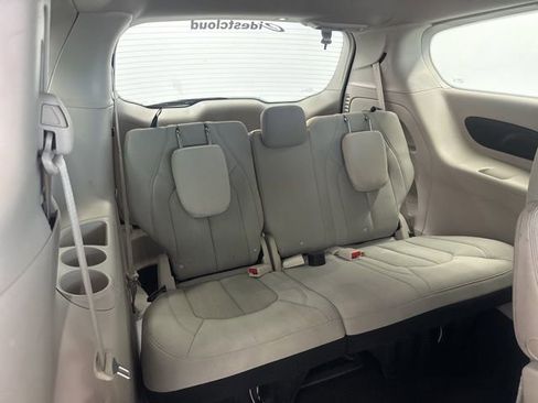 Used 2017 Chrysler Pacifica LX image 28
