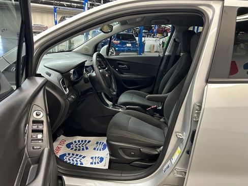 Used 2021 Chevrolet Trax LS w/ Tint and Cruise Package FWD image 17