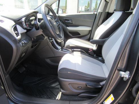 Used 2020 Chevrolet Trax LT FWD image 8