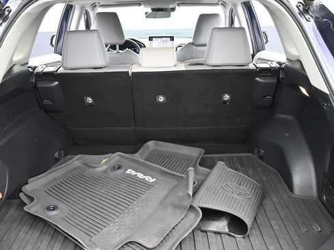 Used 2021 Toyota RAV4 Limited image 13