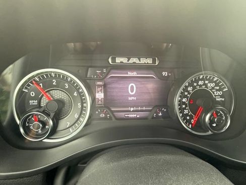 Used 2025 RAM 1500 Laramie AWD/4WD image 17