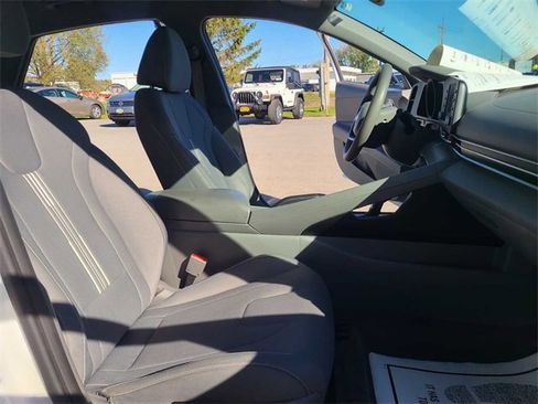 Used 2023 Hyundai Elantra SEL image 18
