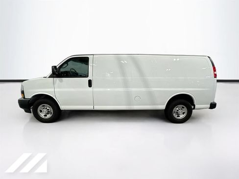 Used 2019 Chevrolet Express 2500 Extended RWD image 7
