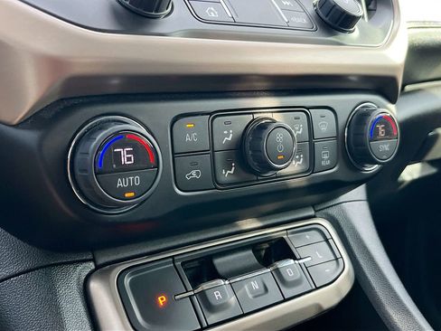 Used 2023 GMC Acadia Denali w/ Denali Technology Package FWD image 16