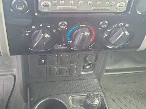 Used 2014 Toyota FJ Cruiser 4WD image 28