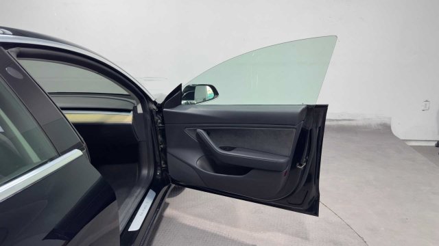 Used 2019 Tesla Model 3 Standard Range Plus RWD image 9