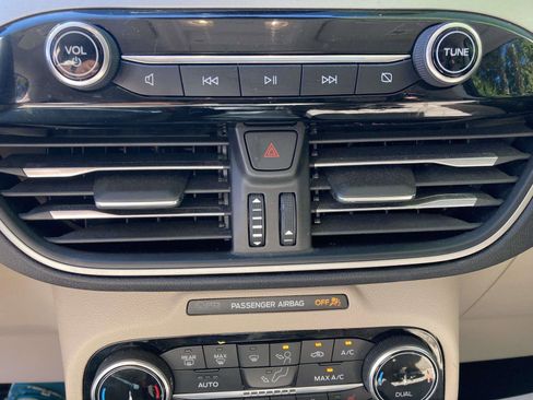 Used 2022 Ford Escape SE w/ Convenience Package image 24