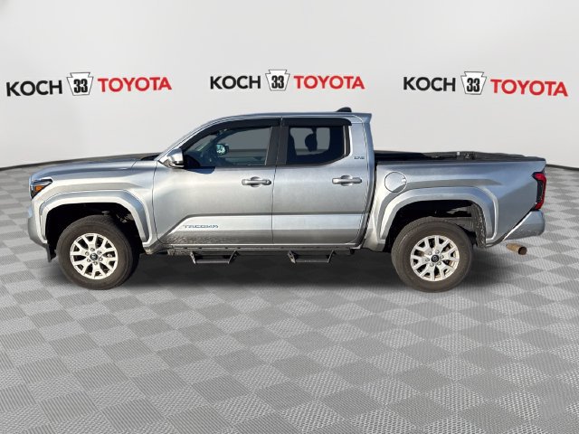 Used 2024 Toyota Tacoma SR5 AWD/4WD image 4