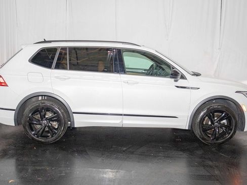 Used 2024 Volkswagen Tiguan SE R-Line image 4
