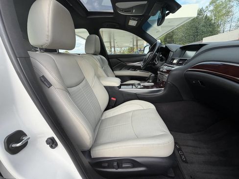 Used 2015 INFINITI Q70 3.7 w/ Sport Package image 7